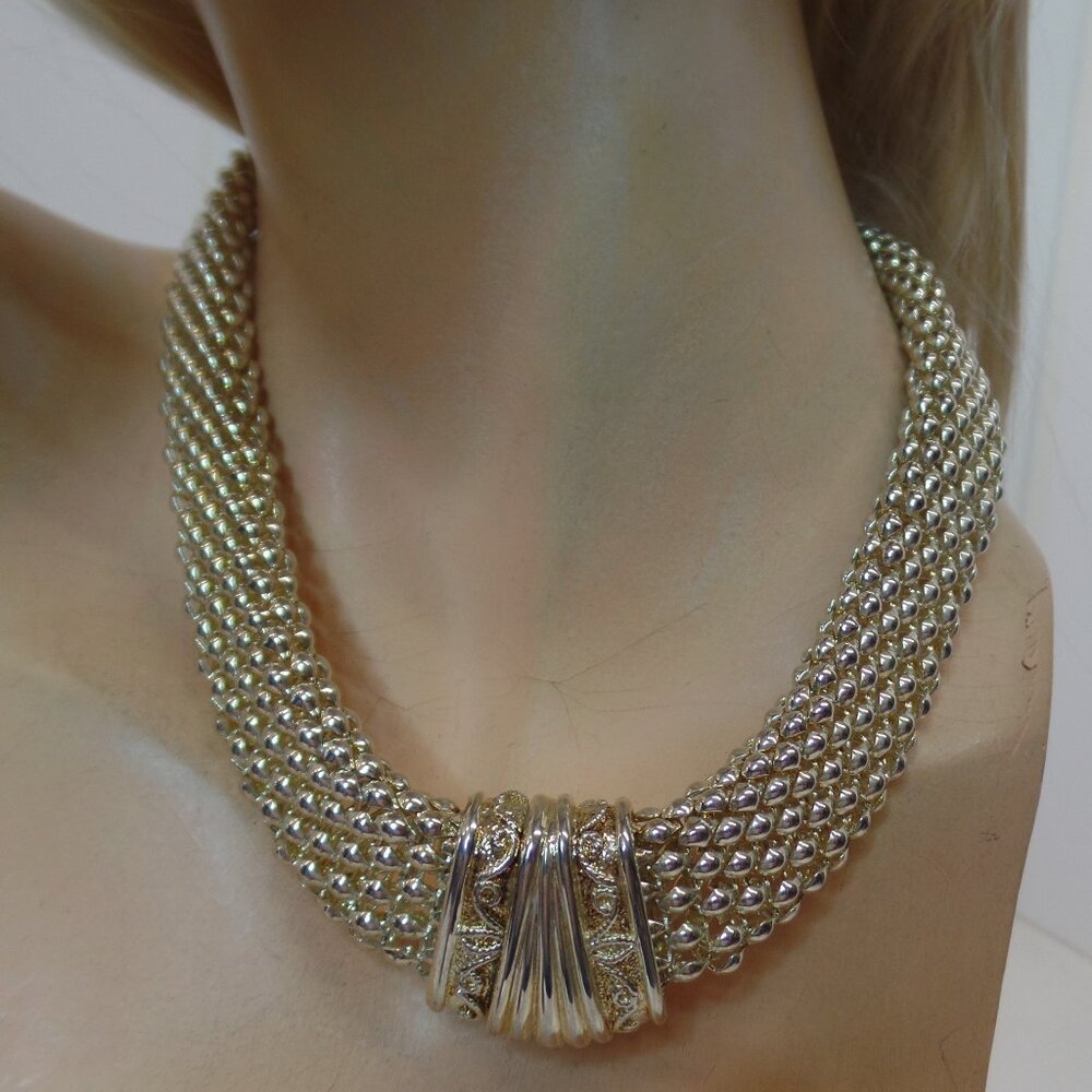 Unbranded Caviar Look Silvertone Magnetic Closure Necklace/Choker Apx 12"